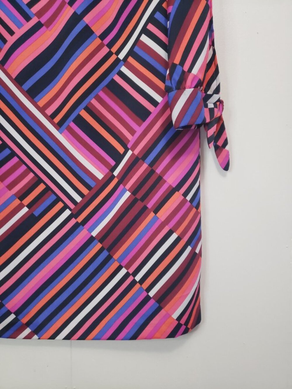 Trina Turk Women M Jaxon Dress Bright Pink Stripe Bold Cuff Tie Open Slit Sleeve - Picture 5 of 8